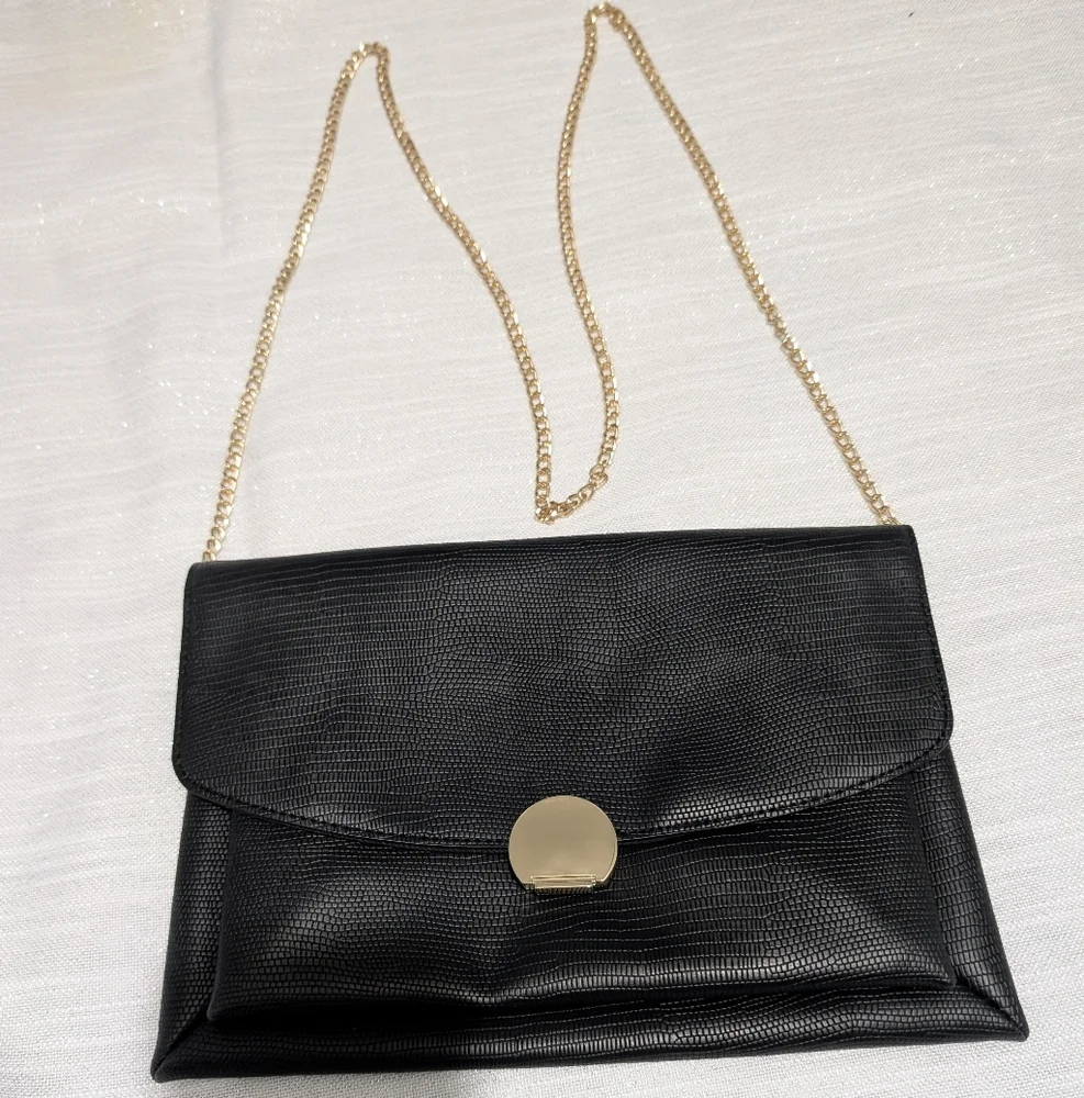 Crossbody Shoulder‎ Purse/Clutch/Bag Elegant Black w/Gold Chain & Closure